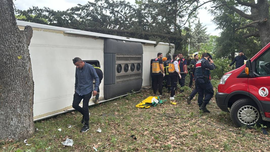 Kırklareli'nde yolcu otobüsü devrildi: 11 yaralı 9